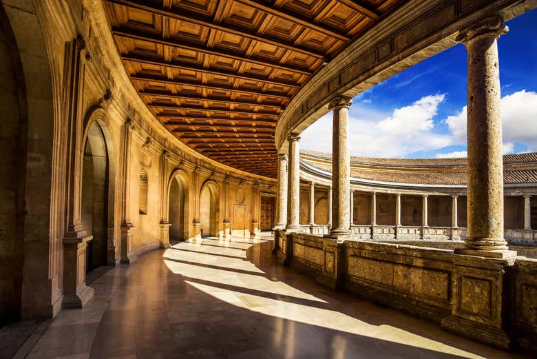 Cortile del Palazzo di Carlo V dell'Alhambra