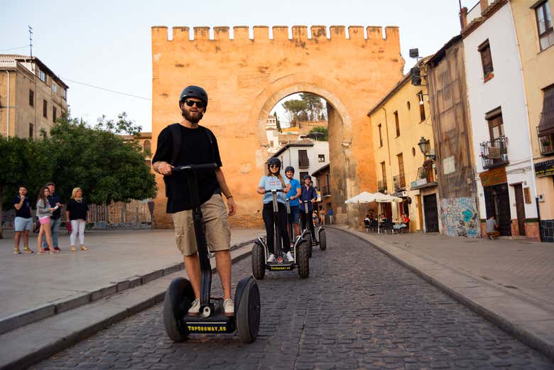 Percorrendo il centro di Granada in segwai
