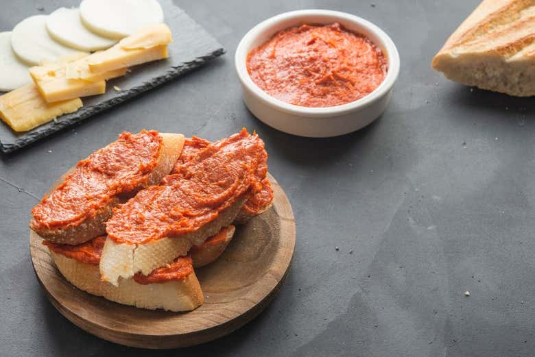 Pane con salumi della Alpujarra granadina